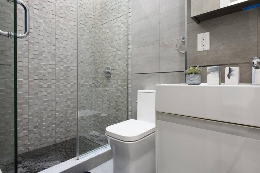 78-4b New Quality 1br W&d In Unit Skylight Apartment New York