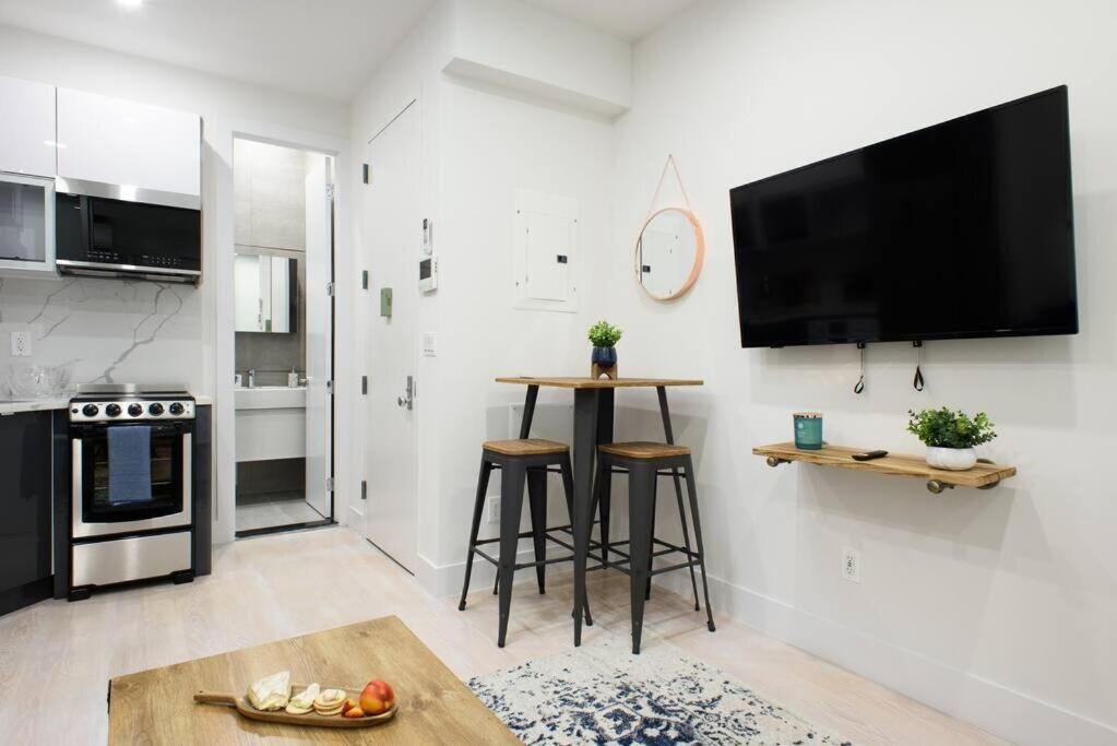 Apartment 78-4b New Quality 1br W&d In Unit Skylight New York